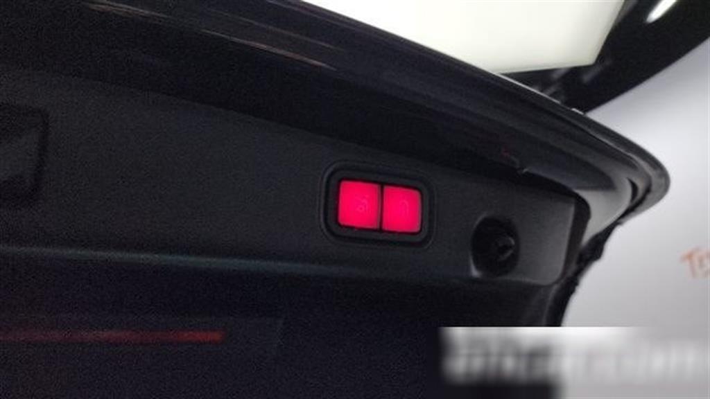 Mercedes-Benz E-Class E300e 4MATIC Exclusive 6