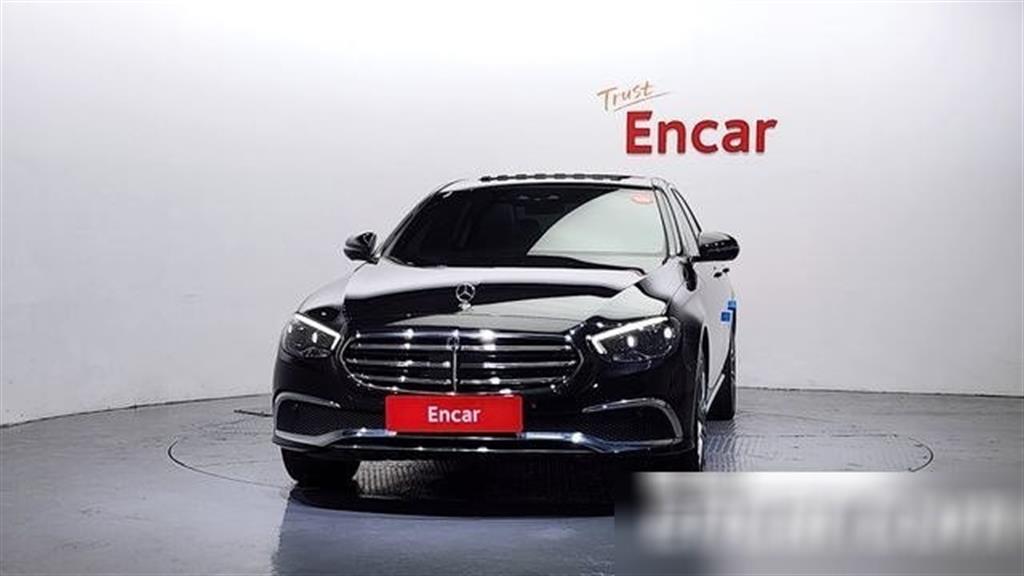 Mercedes-Benz E-Class E300e 4MATIC Exclusive 4