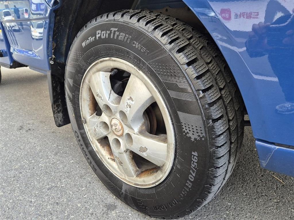 Hyundai Porter Super Cab/ Long Wheelbase/ 2WD Smart 9