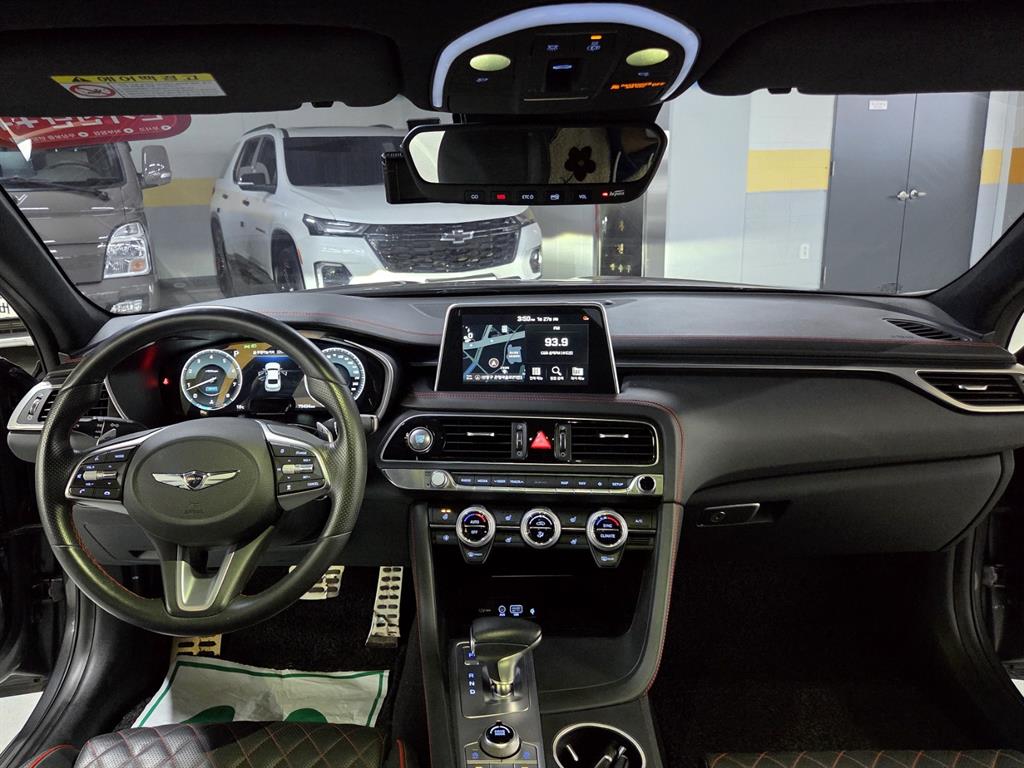 Genesis G70 3.3T Sport Prestige 8