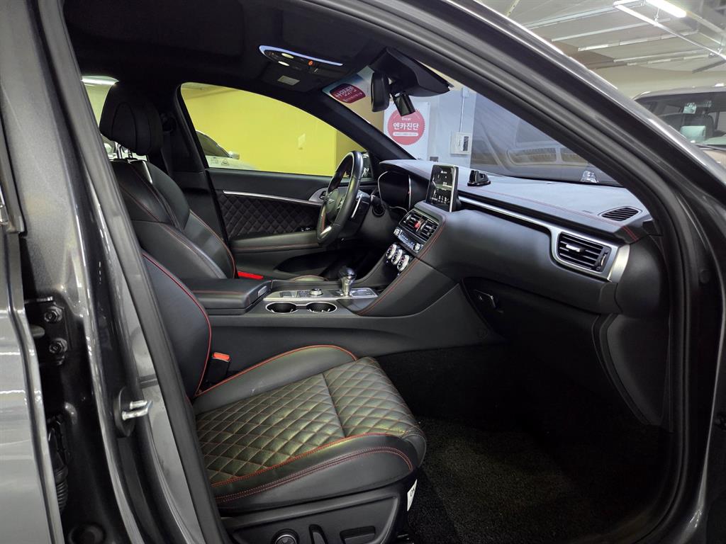 Genesis G70 3.3T Sport Prestige 10