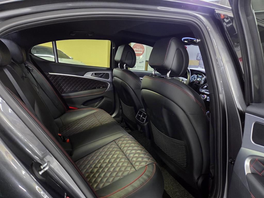 Genesis G70 3.3T Sport Prestige 9