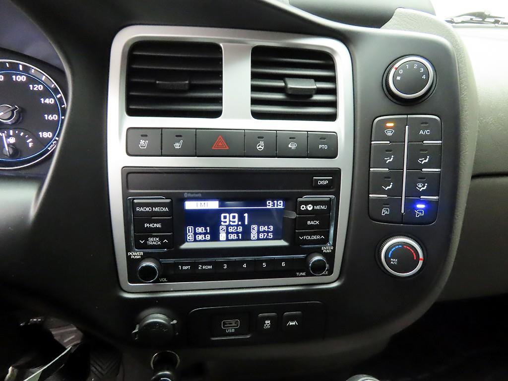 Hyundai Porter Super Cab/ Long Wheelbase/ 4WD/ Integrated Cargo Box 10