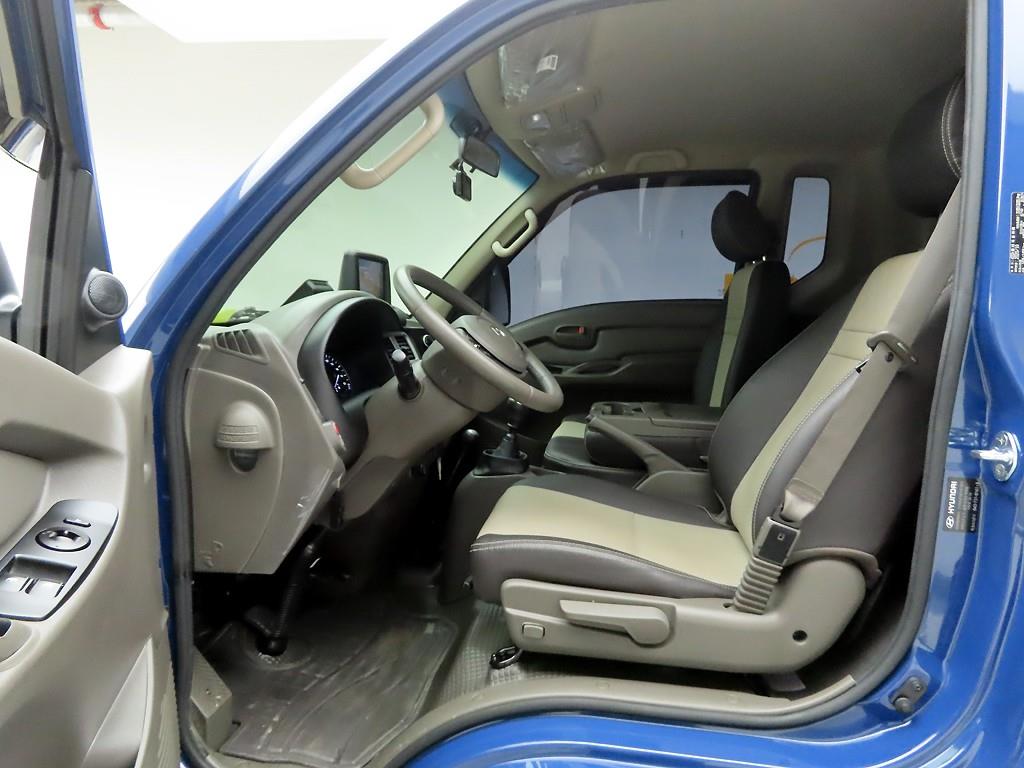 Hyundai Porter Super Cab/ Long Wheelbase/ 4WD/ Integrated Cargo Box 8