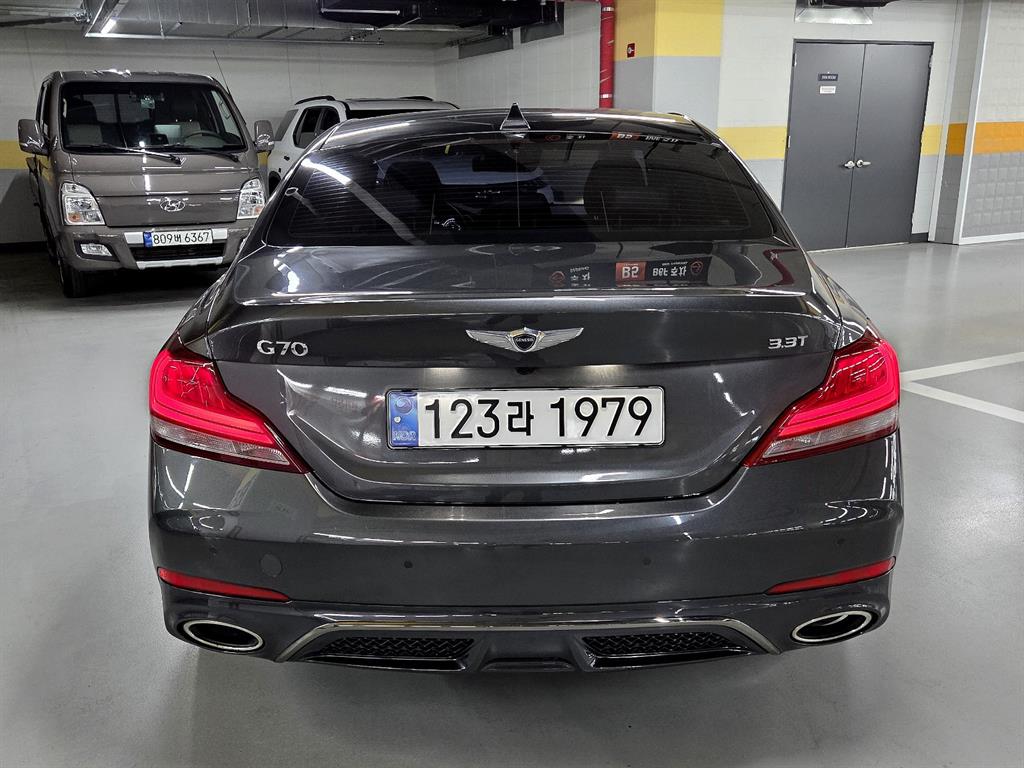 Genesis G70 3.3T Sport Prestige 6