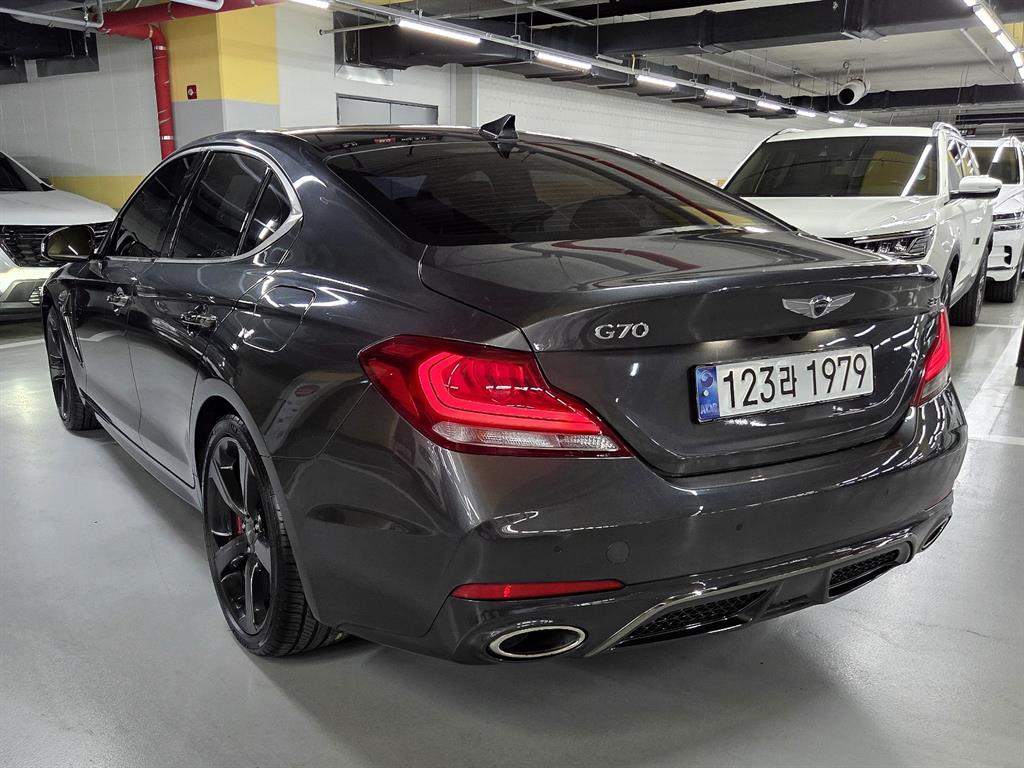Genesis G70 3.3T Sport Prestige 5