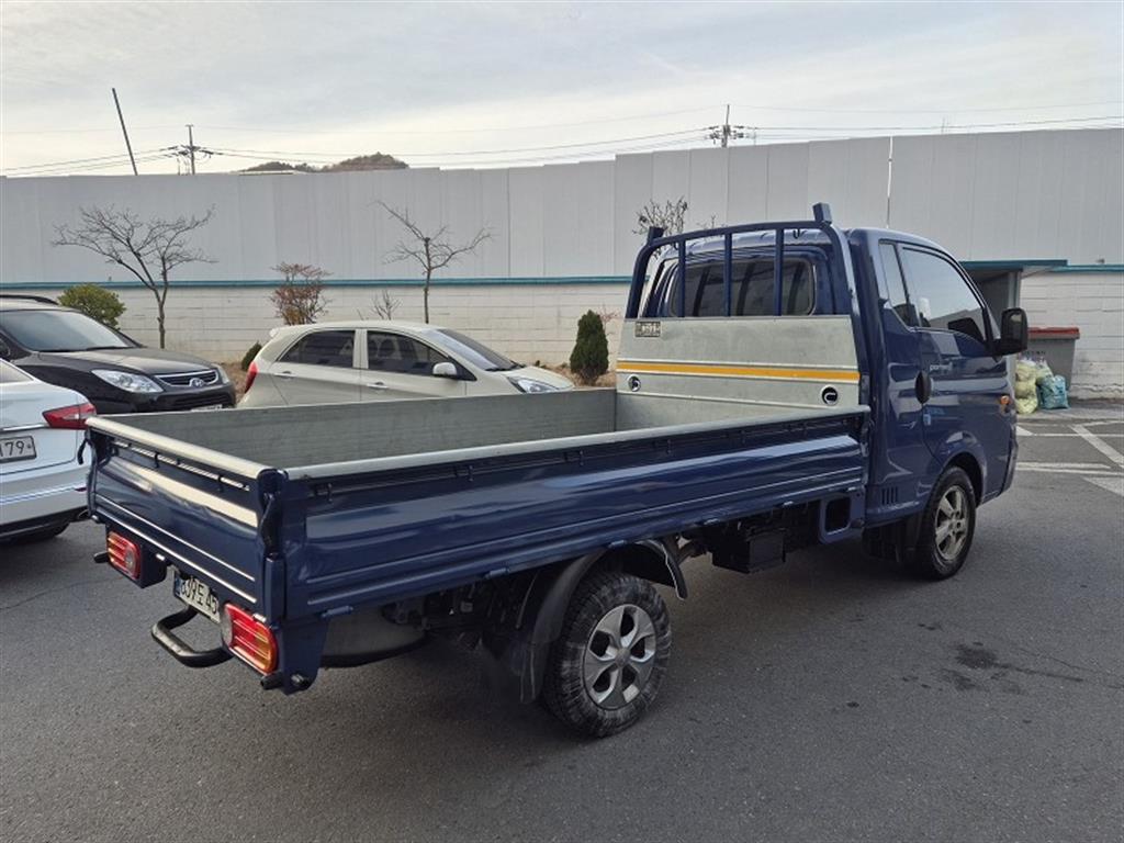 Hyundai Porter Super Cab/ Long Wheelbase/ 2WD Smart 6