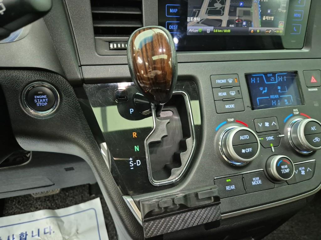 Toyota Sienna 3.5 AWD 9