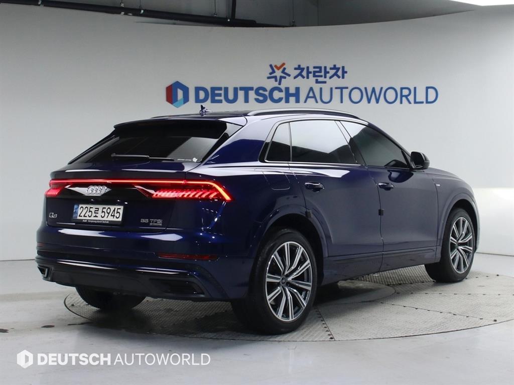 아우디 Q8 55 TFSI 콰트로 프리미엄 사진 2/20