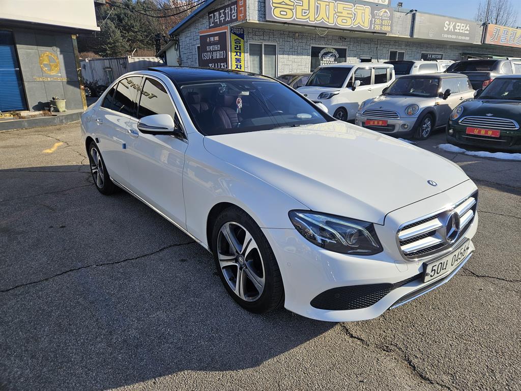 Mercedes-Benz E-Class E300 4MATIC Avantgarde 3