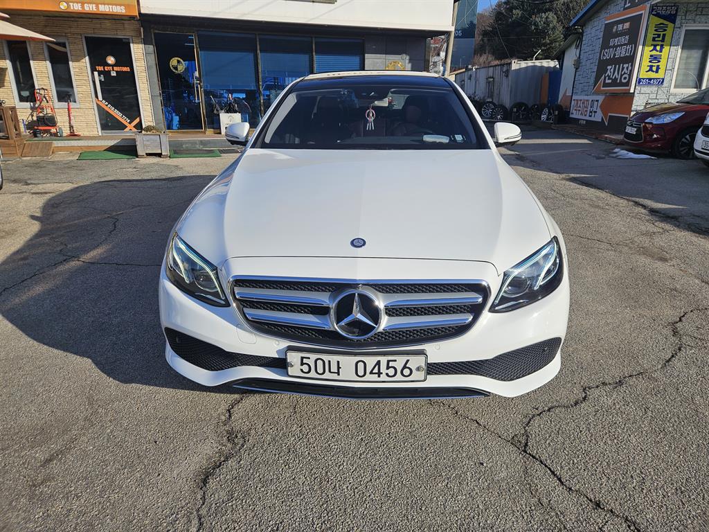 Mercedes-Benz E-Class E300 4MATIC Avantgarde