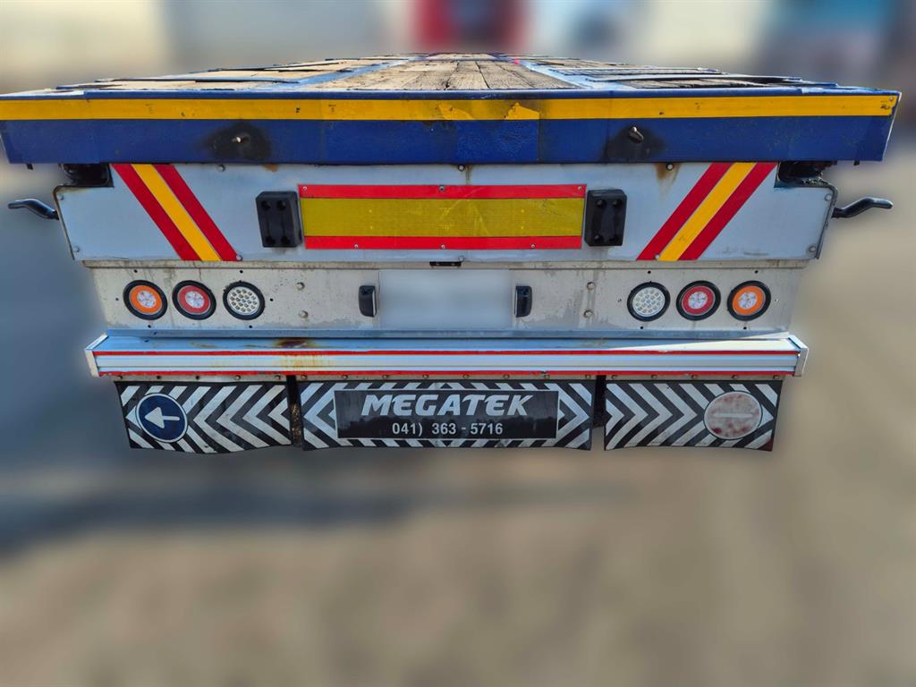 없음(순정) 평판샤시 뒤3축 - 중고 트럭 매물 이미지