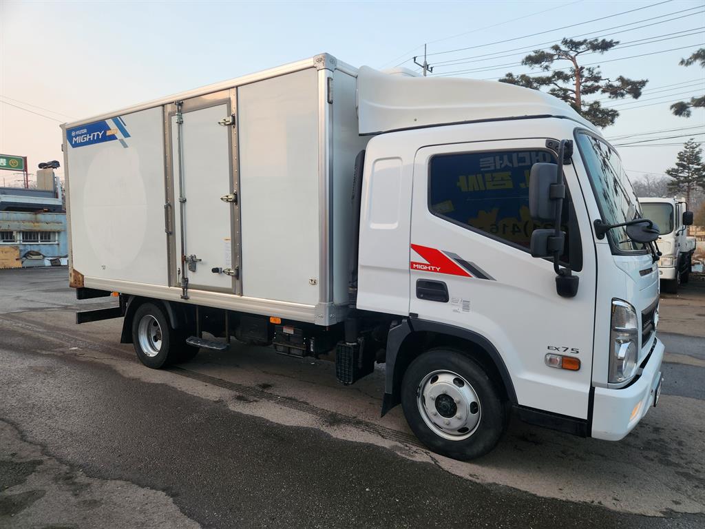 현대 올뉴마이티 2.5톤 냉동탑 - 중고 트럭 매물 이미지