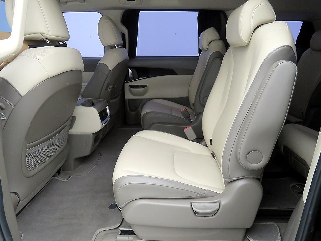 Kia Carnival Diesel Prestige 8