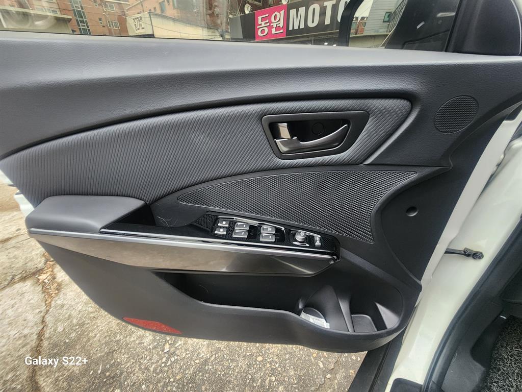 KG Mobility (Ssangyong) Tivoli 2WD Gasoline 1.5 V3 10