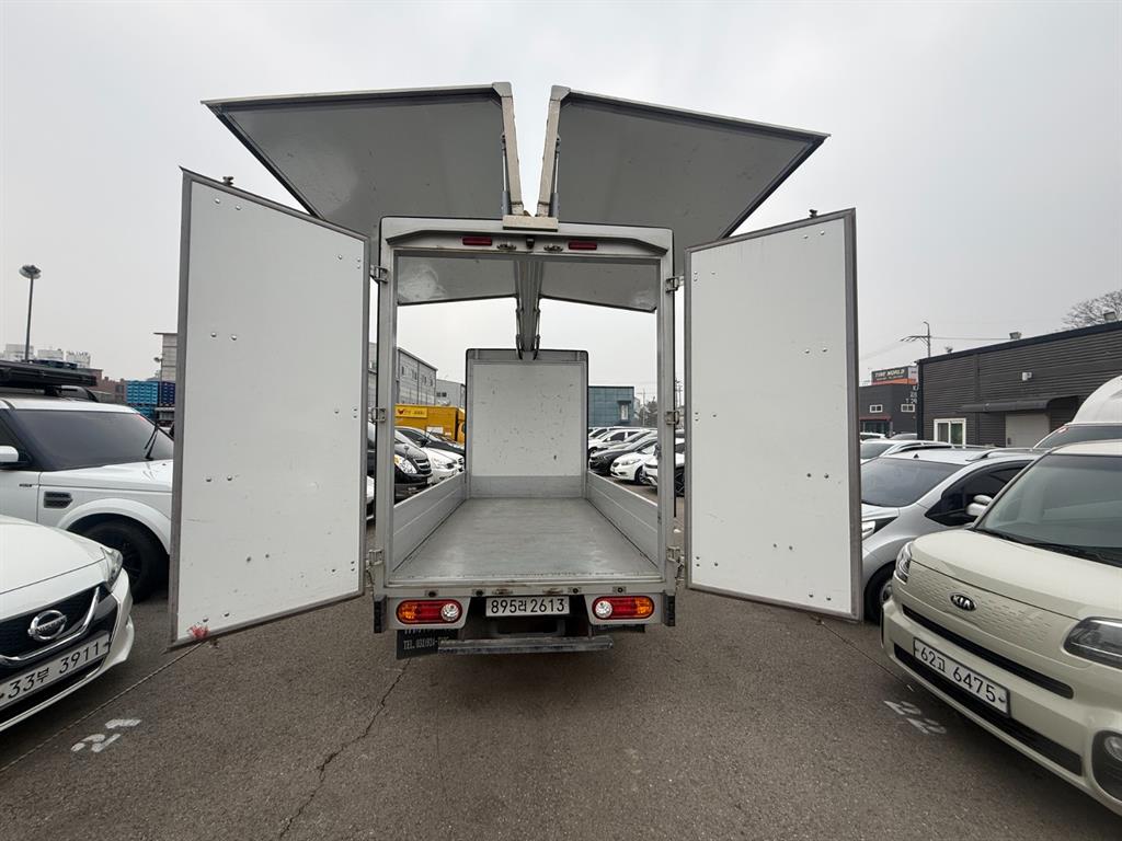 Hyundai Porter Electric/ Super Cab/ Long Wheelbase 9