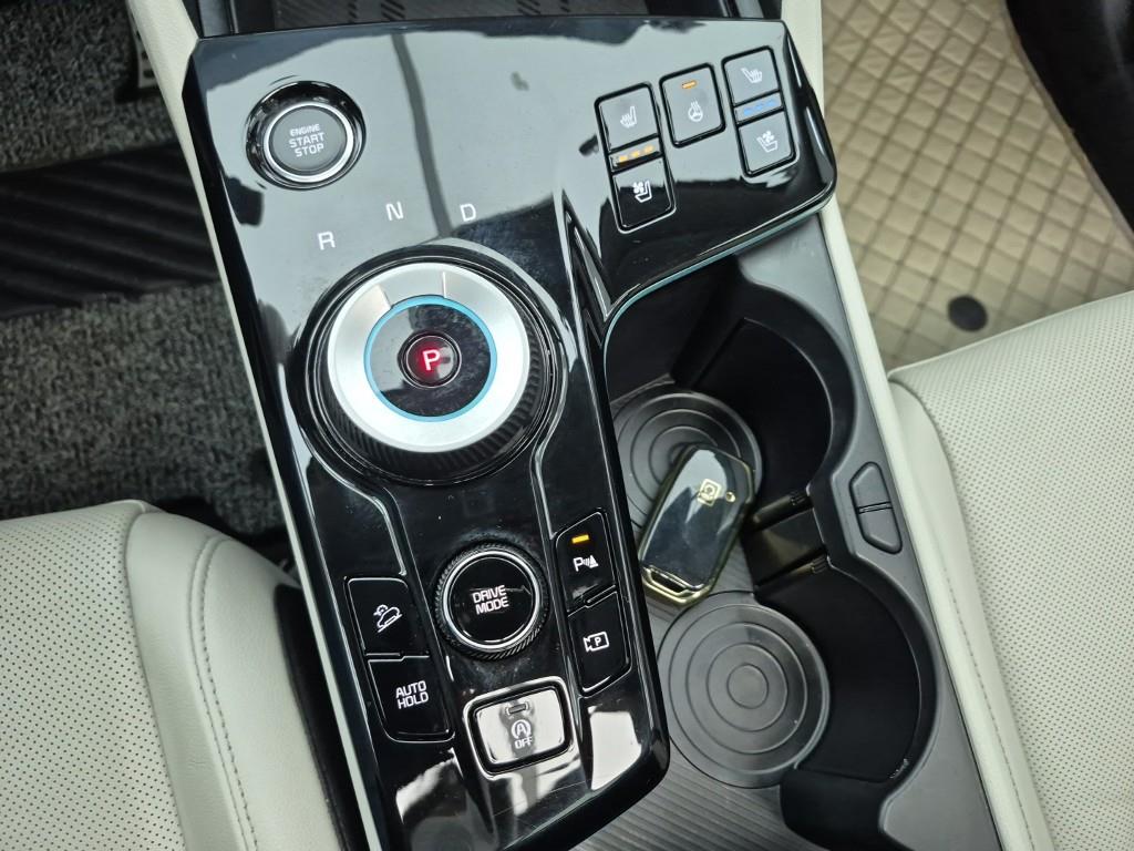 Kia Sportage 1.6 Gasoline 2WD Signature Gravity 9