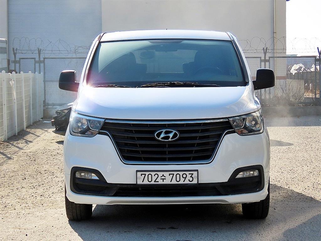 Hyundai Starex 2WD Wagon Smart