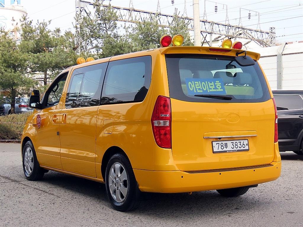 Hyundai Starex 4