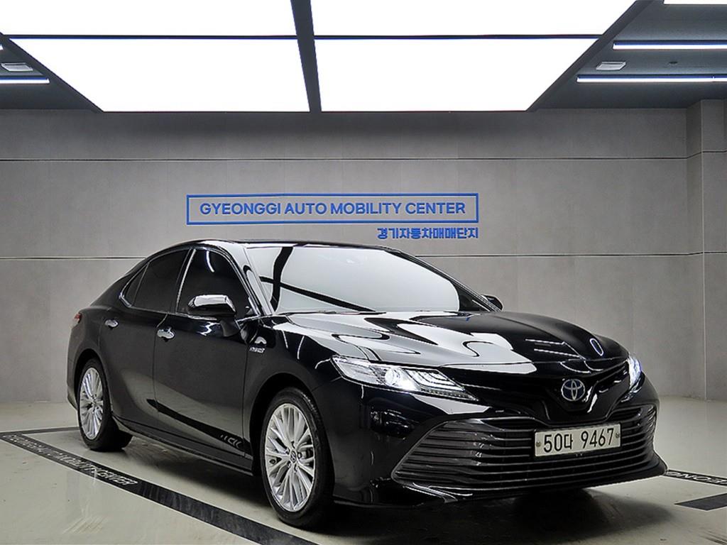 Toyota Camry 2.5 Hybrid XLE 2