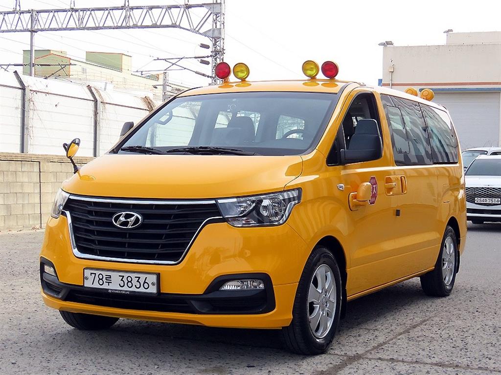 Hyundai Starex 3