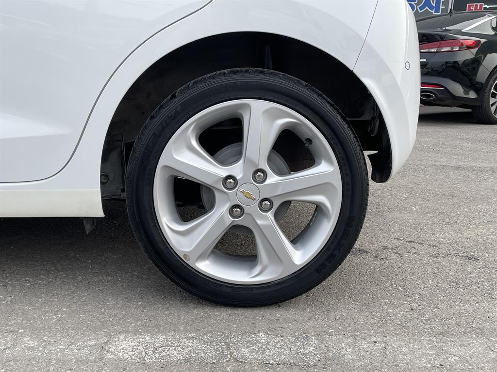 Chevrolet Spark LTZ 10