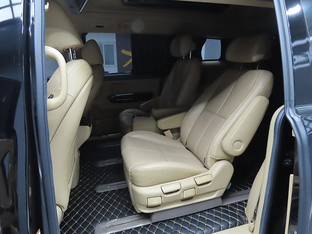Kia Carnival Gasoline High Limousine President 10