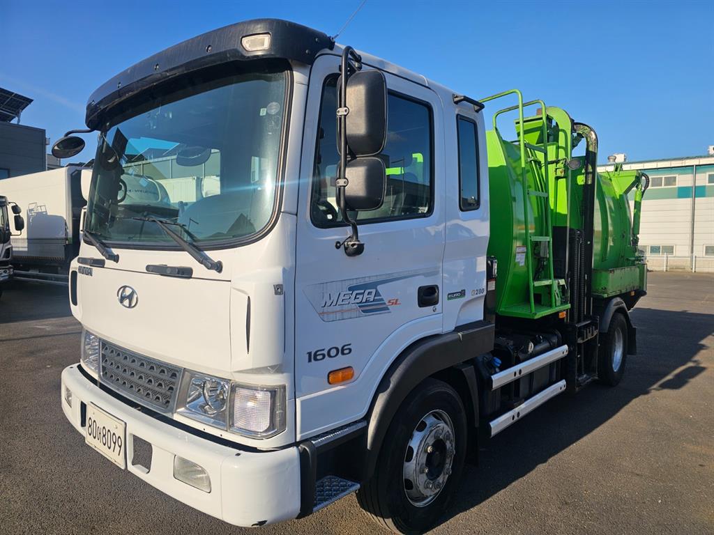 현대 음식물차 메가트럭 5톤 - 중고 트럭 매물 이미지