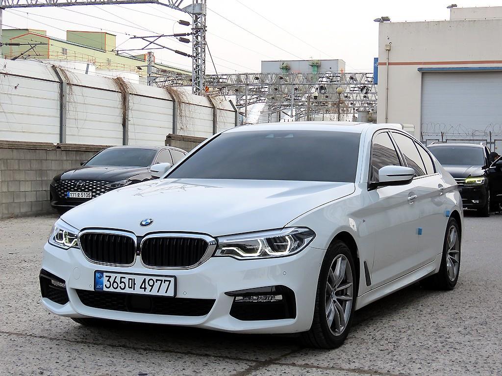 BMW 5시리즈 530i M 스포츠 플러스 사진 2/20