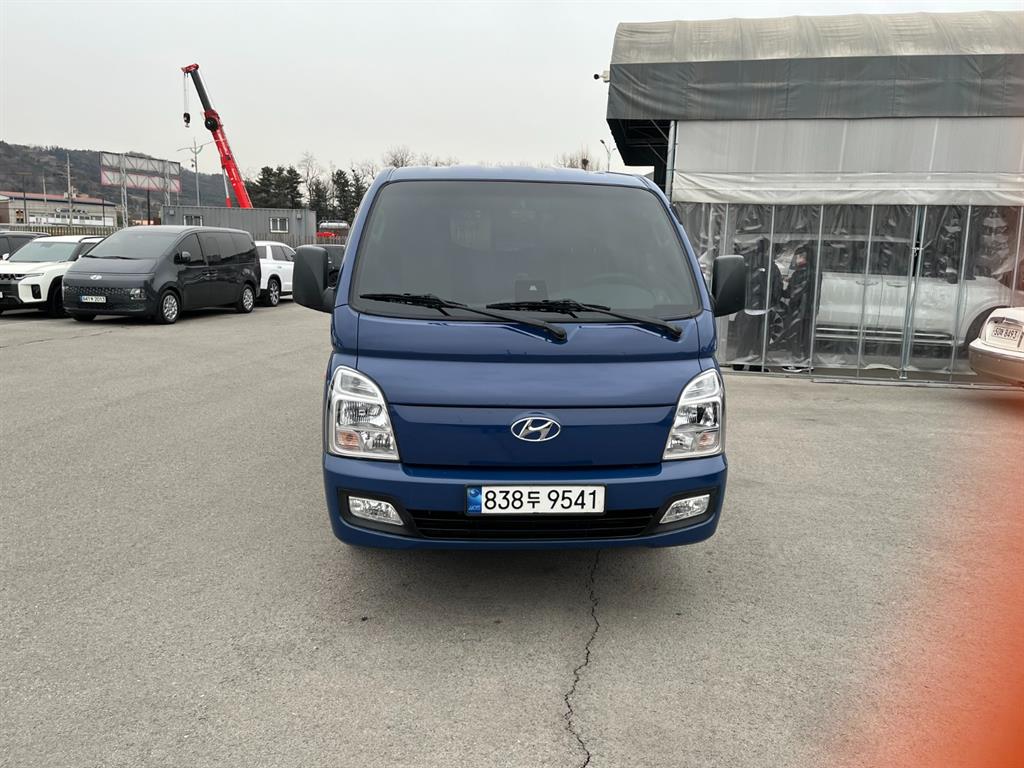 Hyundai Porter 1.0 Ton/ Double Cab/ Long Wheelbase/ CRDi Style