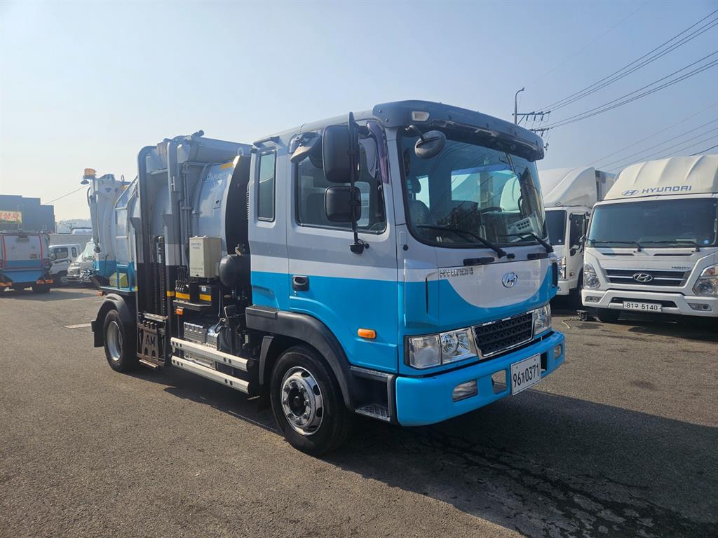 현대 음식물차 메가트럭 5톤 밀판식 배출 - 중고 트럭 매물 이미지