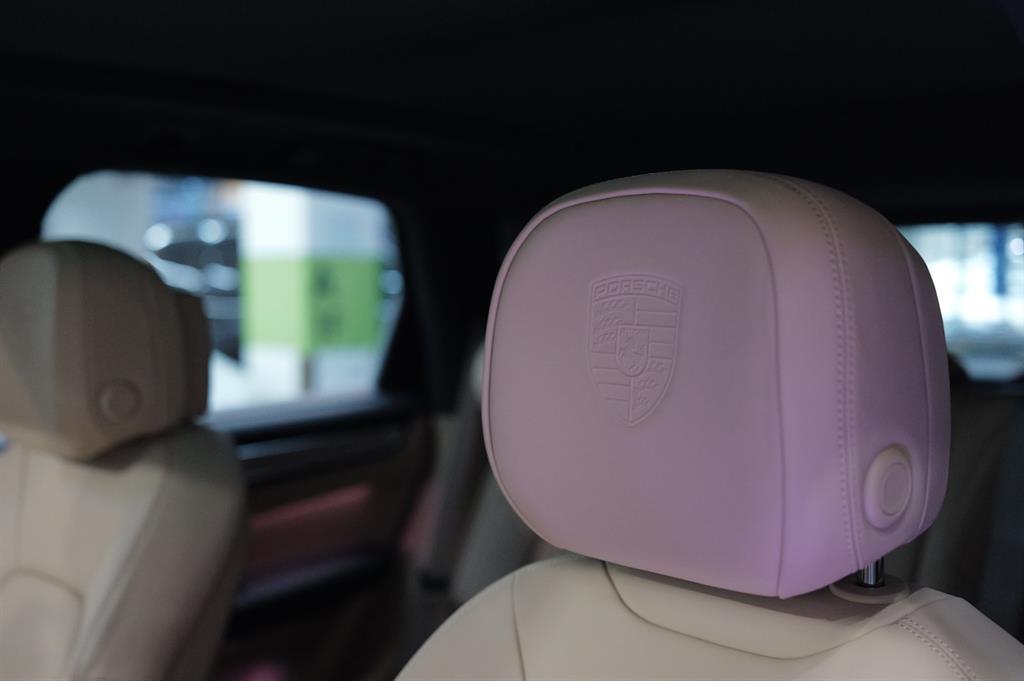 Porsche Cayenne 3.0 Platinum Edition 8