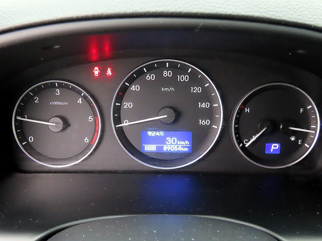 Hyundai Starex 4WD Wagon Smart 10