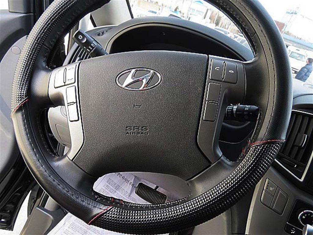 Hyundai Starex 2WD Van Smart 8