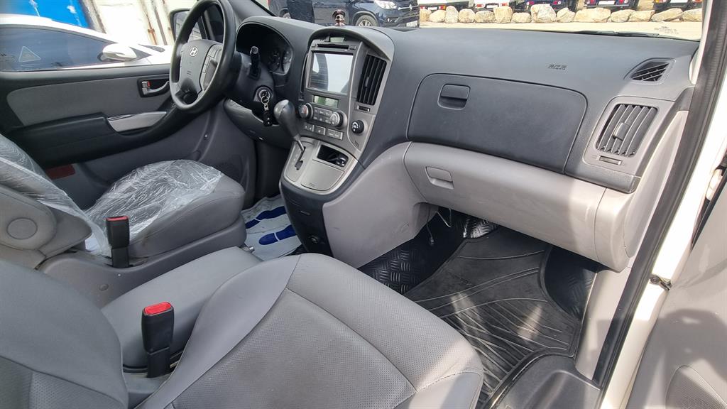 Hyundai Starex Wagon CVX Premium 6