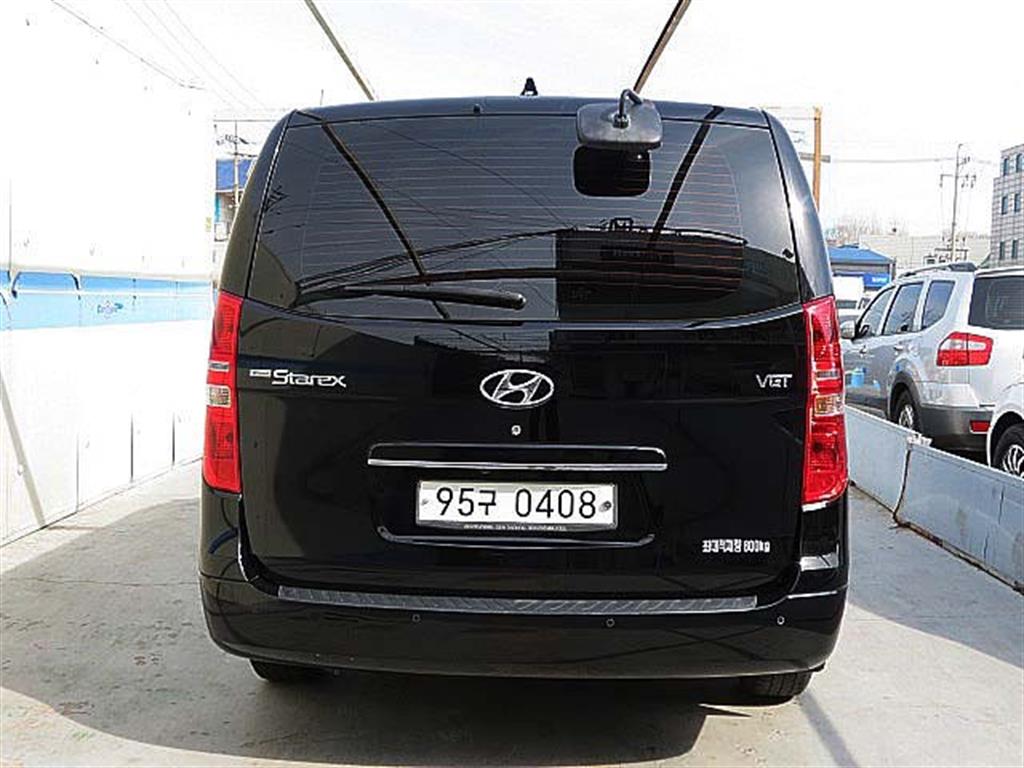 Hyundai Starex 2WD Van Smart 4