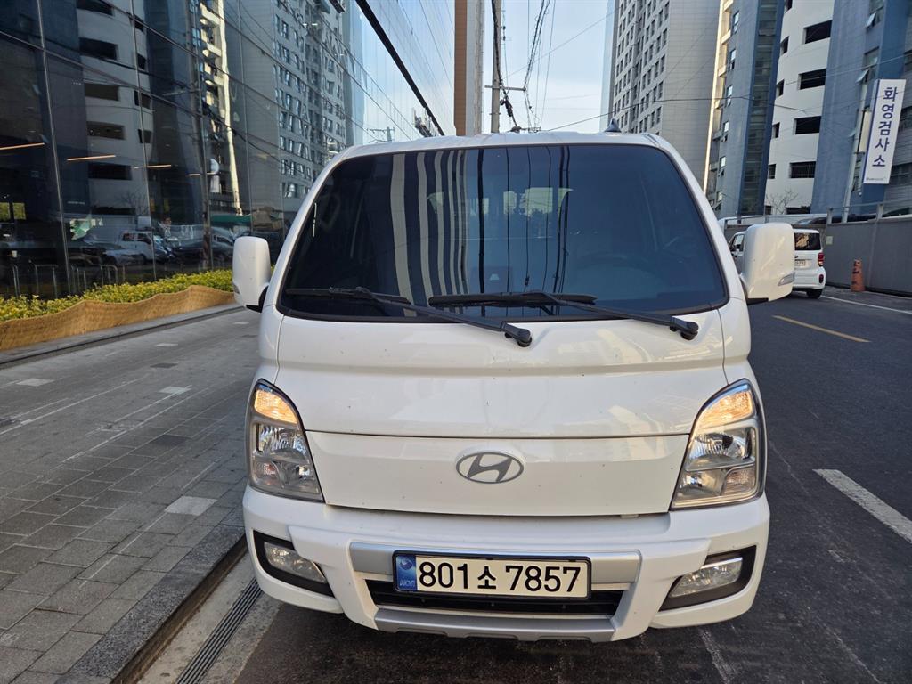 Hyundai Porter Super Cab/ Long Wheelbase/ 2WD Premium