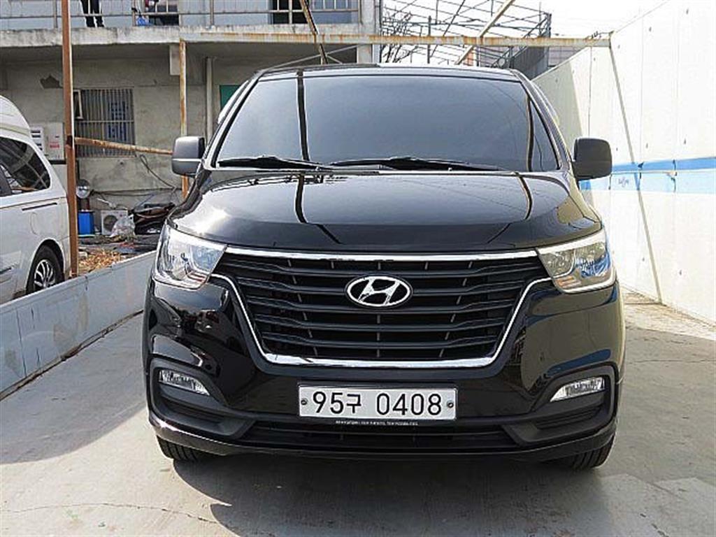 Hyundai Starex 2WD Van Smart 2