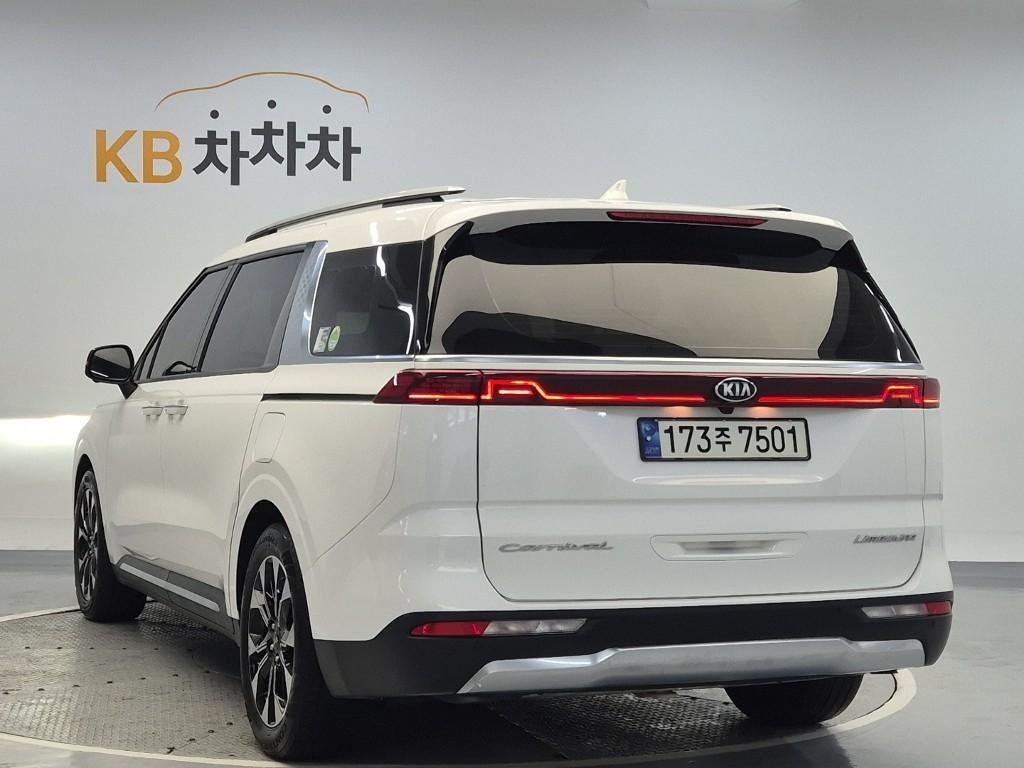 Kia Carnival Diesel Signature 3