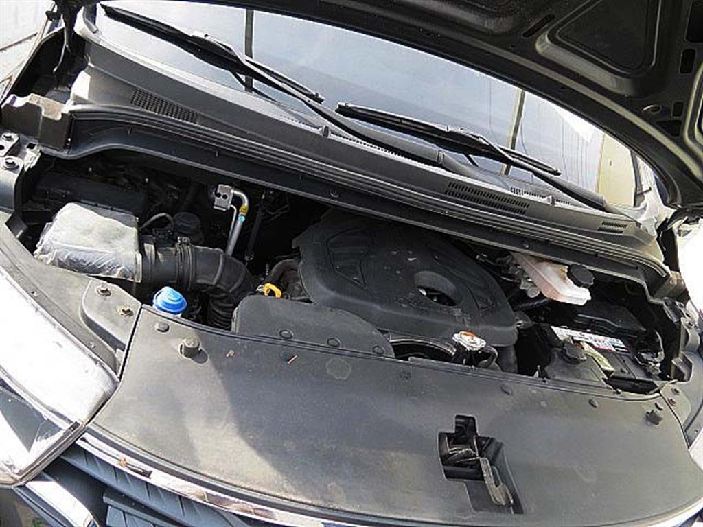 Hyundai Starex 2WD Van Smart 10