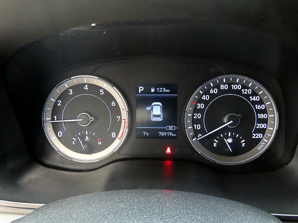 Hyundai Venue 1.6 Modern 10