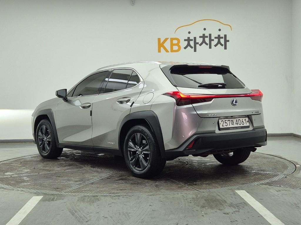 Lexus UX 2.0 2WD 4