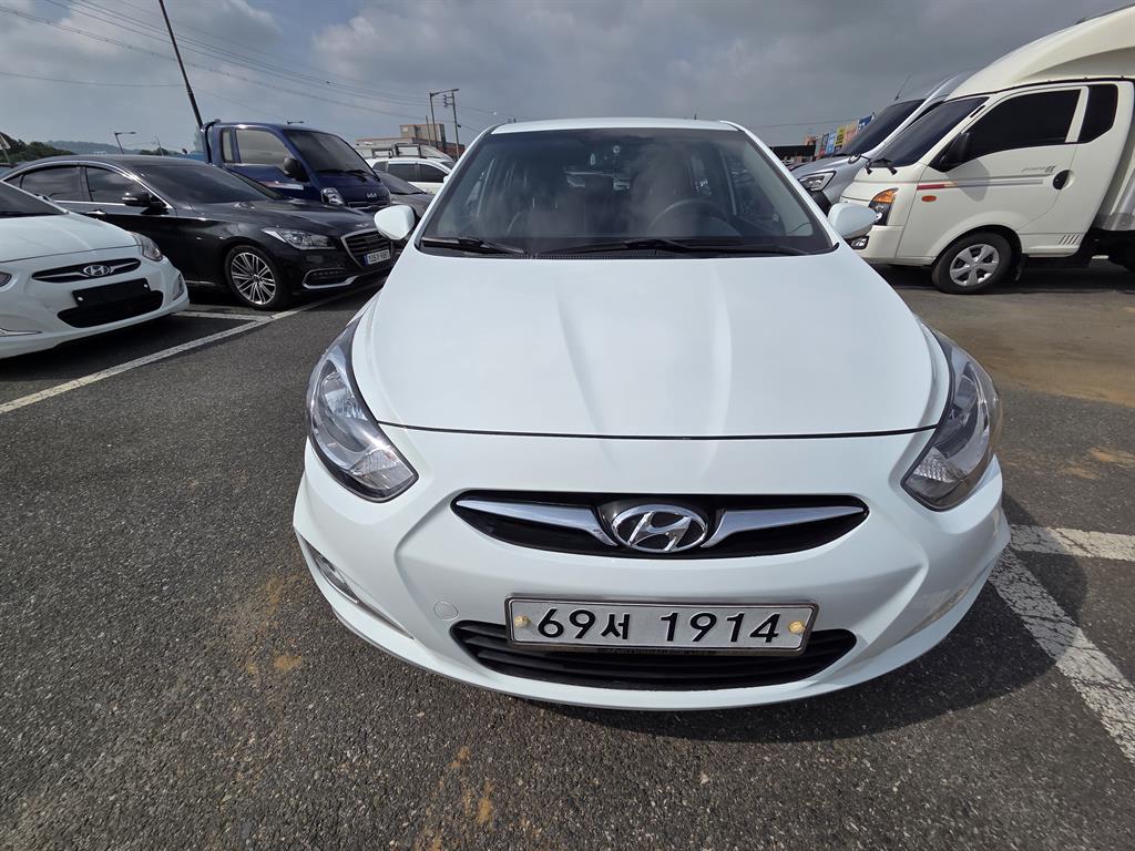 Hyundai Accent Wit 1.4VVT Premier
