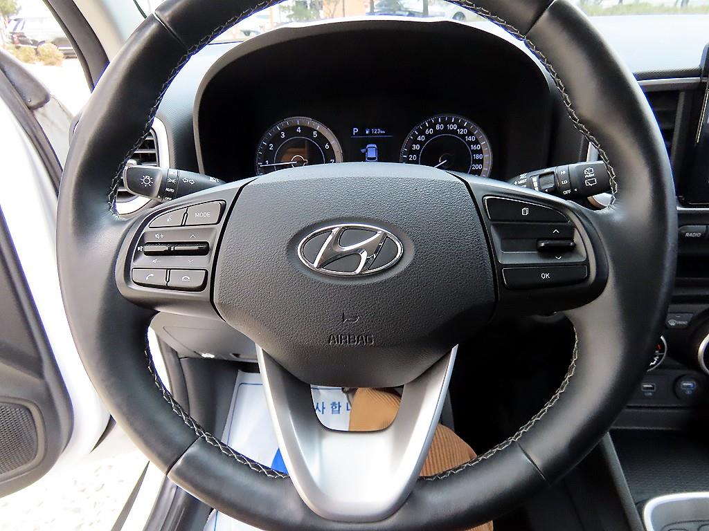 Hyundai Venue 1.6 Modern 9