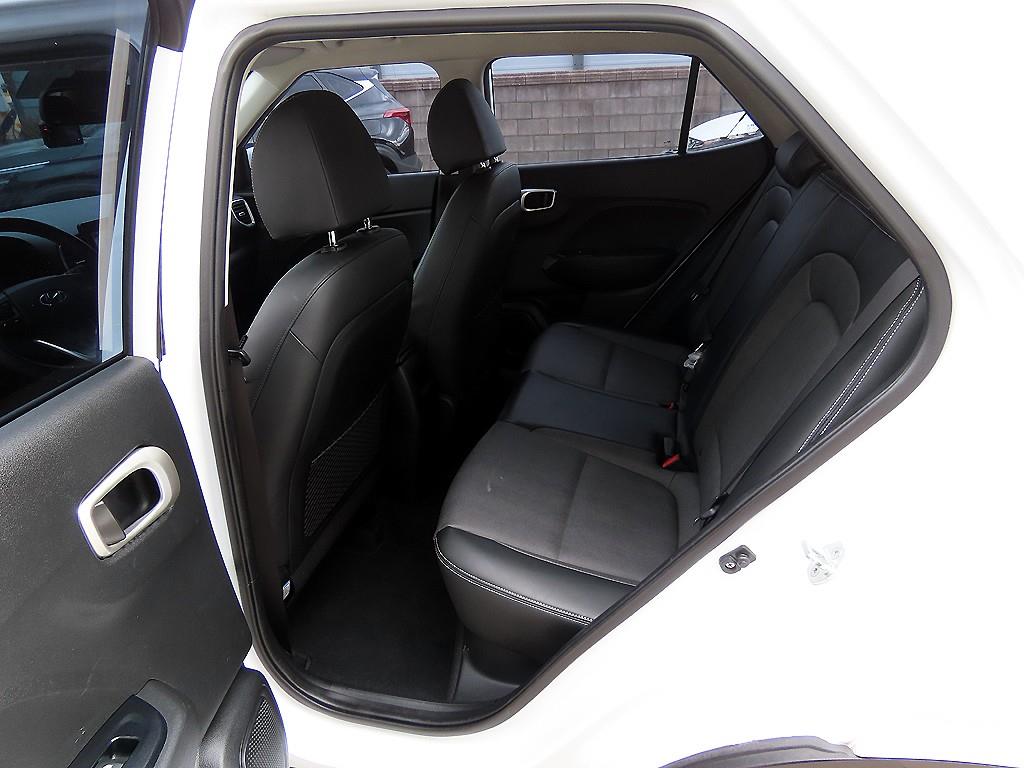 Hyundai Venue 1.6 Modern 7