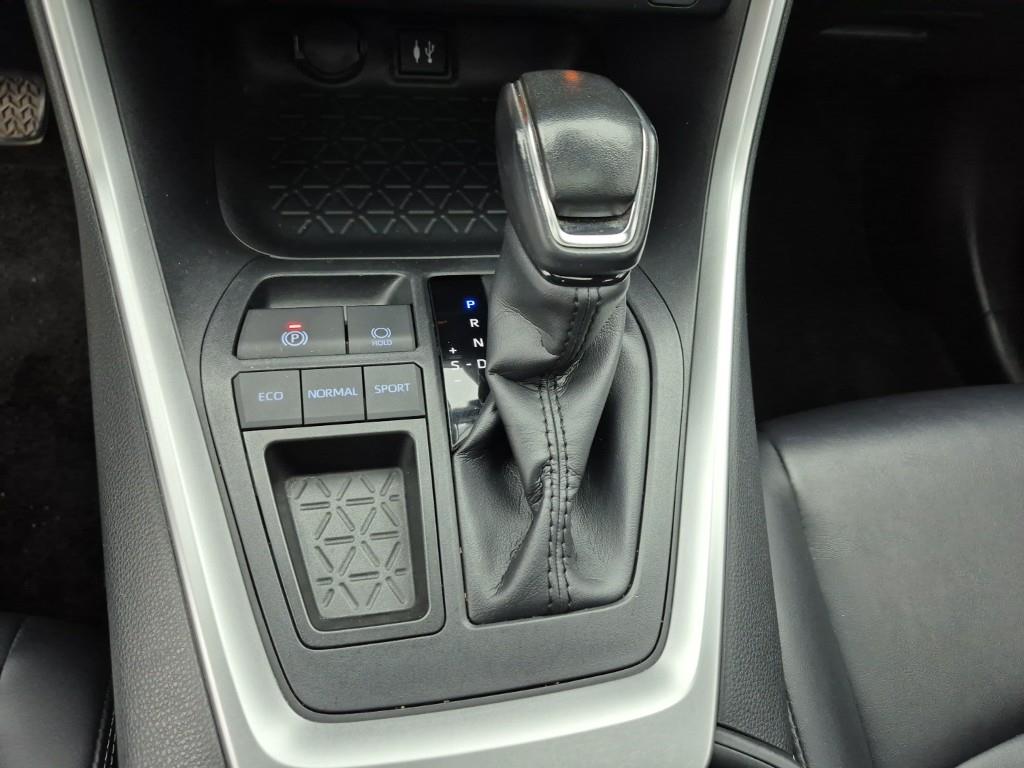 Toyota RAV4 2.5 2WD 9