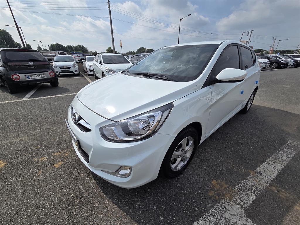 Hyundai Accent Wit 1.4VVT Premier 3