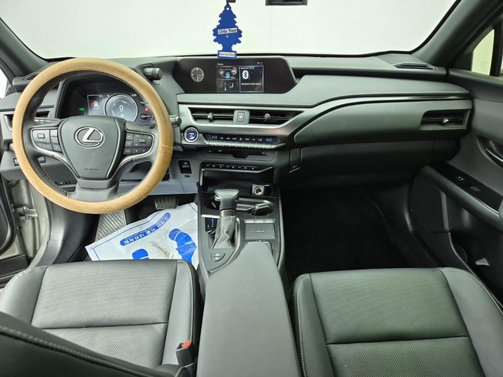 Lexus UX 2.0 2WD 6