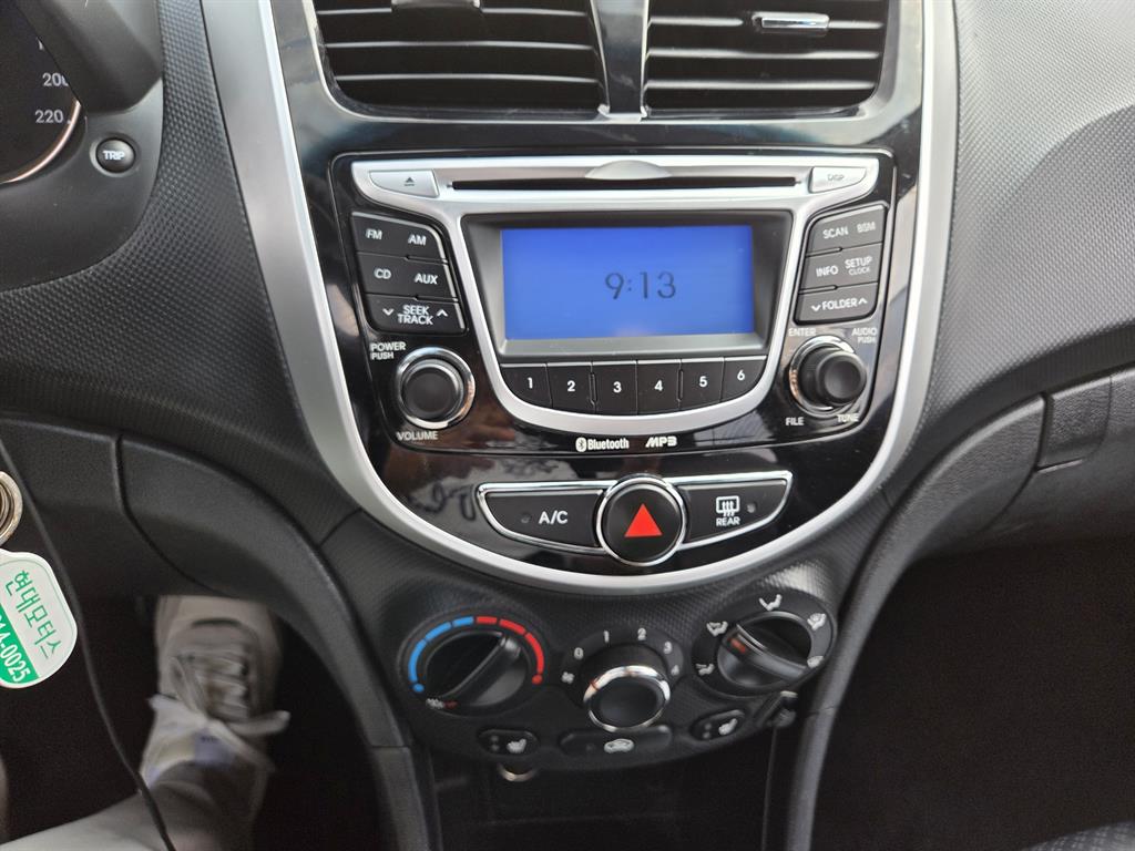 Hyundai Accent Wit 1.4VVT Premier 10