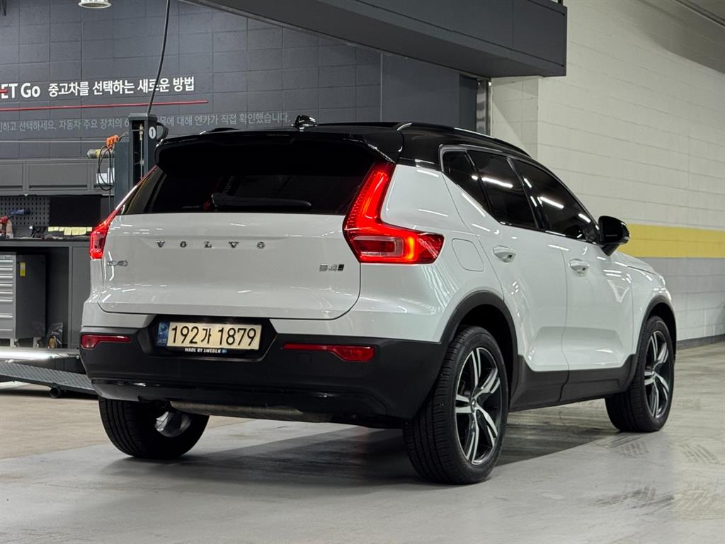 Volvo XC40 B4 AWD R- Design — фото 2